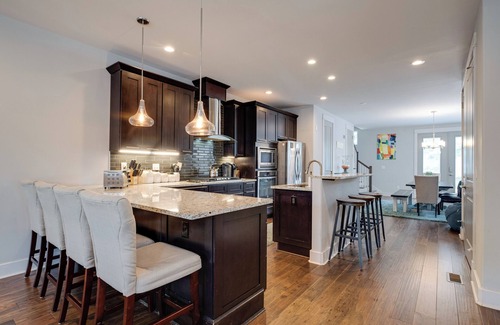 North Nashville House | 2mi to Broadway Luxury Spacious Home -Backyard-Outdoor Dining-Firepit & Grill