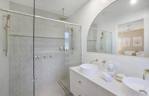 Bargara House | 2min walk to Esplanade - Perfect Bargara Escape