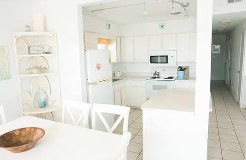 South End House | 2nd Fl Beachfront Panoramic Ocean Views sleeps 12 Pets