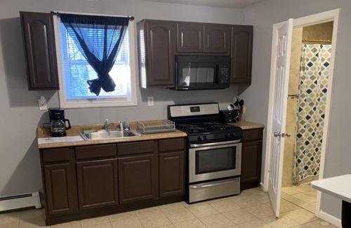 Irvington Apartment | 2nd floor Accommodating Contemporary Clean and safe 3 bedroom Apartment