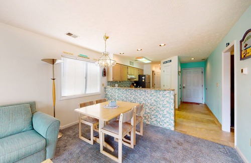 Little River Condo | 2nd-floor condo with pool, hot tub, tennis, & screened balcony - near beach