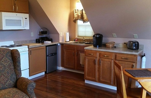 Charles Town Apartment | 2nd Floor, Efficiency, Private Entrance