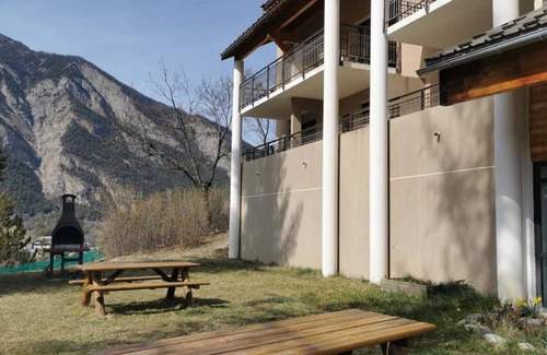Jausiers Apartment | 2nd floor, swimming pool, sauna, terrace, parking, tv, 50m², Pra Loup