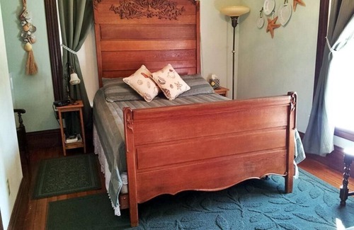 Moss Landing Hotel | 2nd floor(Upstairs/Level 01) - Historic House - Fireplace.