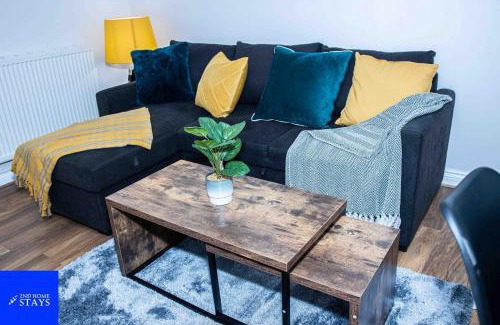 Walsall House | 2ndHomeStays-Walsall- A Charming 3-Bed Home with Landscape View - Suitable for Contractors and Families -Large Parking for 3 Vans - Sleeps 7- 7 mins to J10 M6 and 21 mins to Birmingham