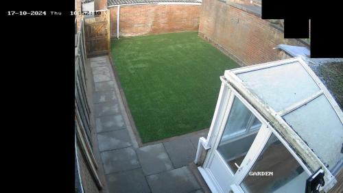 Willenhall House | 2ndHomeStays- Willenhall-A Serene 3 Bed House with a Garden View-Suitable for Contractors and Families-Sleeps 9 - 7 mins to J10 M6 and 21 mins to Birmingham