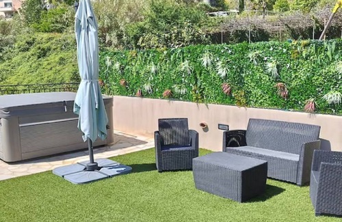 Montaleigne Apartment | 2p with private jacuzzi in lower villa surrounded by greenery, near Nice