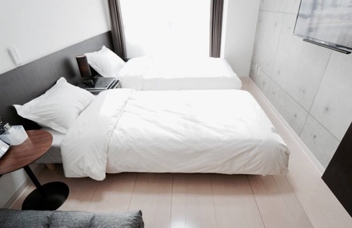 Sasashimacho Apartment | 2S. Nagoya Station / bus stop 3 minutes / Meitetsu department store / Takashimaya / drug store / convenience store 4 minutes / free parking / 4 family / twin room