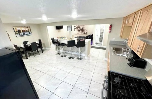 Sunrise Manor Apartment | 3. 6.9Mi To E.D.C 11Mi To strip 7.1Mi To Fremont