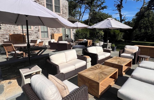 East Hampton North House | 3 bd 2.5 bath East Hampton. Walkable to Train Dining Business. Peaceful Relaxing