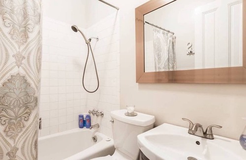 Cow Hollow Apartment | 3 BD/2BA FLAT ON TRENDY UNION STREET IN SF!