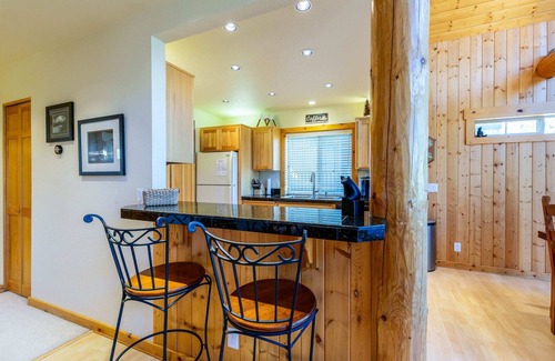 Redmond Ski Chalet | 3 Bd/2Ba, HOT TUB, Cabin Vibes, Eagle Crest Resort