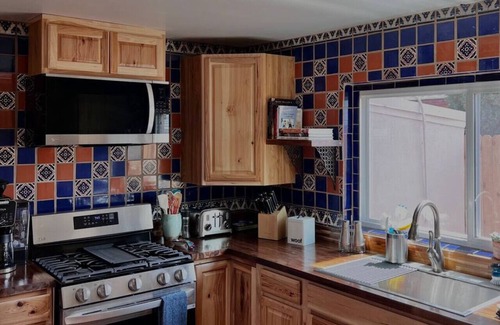 Las Cruces Apartment | 3 bd/Full kitchen/fenced yard near Field of Dreams