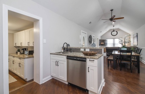 Conshohocken House | 3-BD with a Wine Cellar in the Heart of Conshy