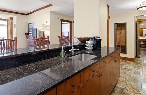 Stowe Area Condo | 3 BDR Ski in/Ski Out Stunning MT Mansfield Views. MOUNTAIN GOLF COURSE ACCESS!
