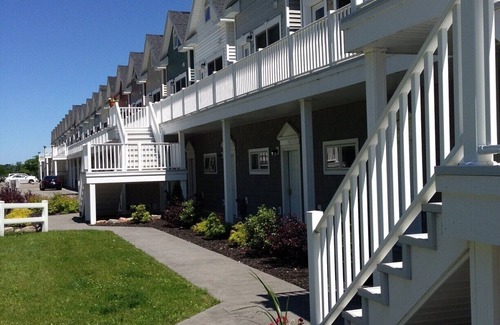 Alexandria Bay House | 3 Bdrm, 2 Bath Luxury Waterfront Villa With Boathouse Fishing & Boating Paradise