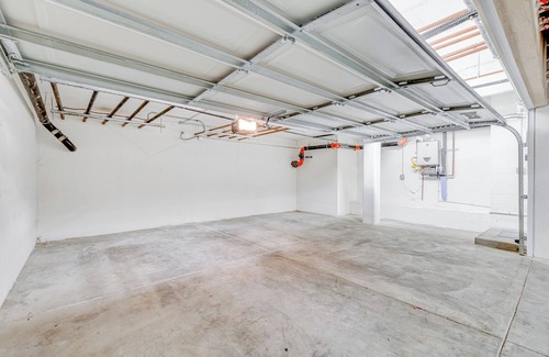 Mid Central House | 3 BDRM 3BA Townhome in Prime Pasadena with Private Parking