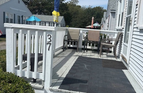 York Beach Cottage | 3-Bdrm Cottage Minutes Walk Between York’s Long & Short Sands Beach with Pool