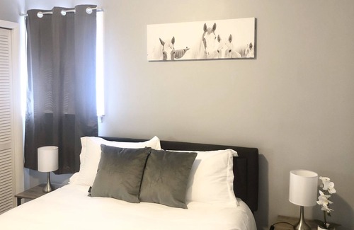 Lyons House | 3 bdrm w basketball court & fire pit-Travel worker