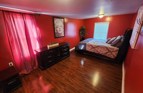 Lawrenceburg House | 3 Bed, 1 Bath