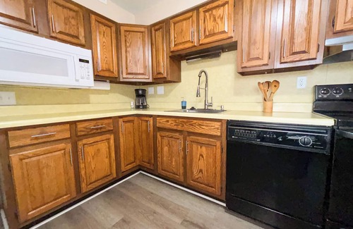Anchor Bay Harbor House | 3 Bed, 1 Bath, Sleeps 9, Boat Well Included, Near Boat Launch, Renovated, NEW
