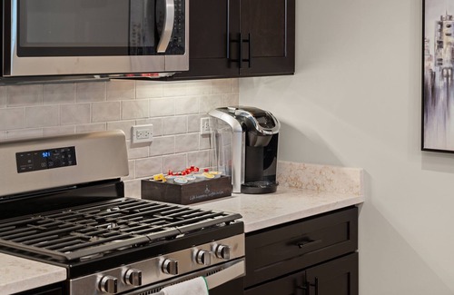 Heart of Chicago Apartment | 3 Bed 2.5 Bath Chicago Retreat w Balcony & Parking