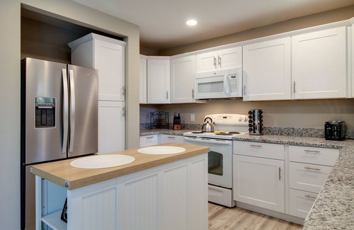 Olde Town House | 3 bed 2 ba house, large yard, quiet country setting