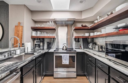 Avon Condo | 3 Bed/2 Bath Central Upscale Home near BC & Vail