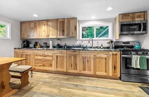 Zenda House | 3-bed 2-bath fully remodeled house walking distance to Lake w/parking for Boat!