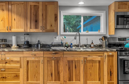 Zenda House | 3-bed 2-bath fully remodeled house walking distance to Lake w/parking for Boat!