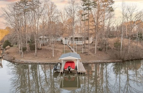 Henrico House | 3-bed, 2 Bath House on Lake Gaston