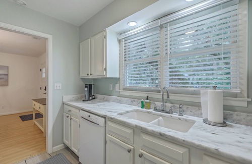 Tarpon Pond Cottage | 3 bed 3 bath with loft near everything. Pets welcome.
