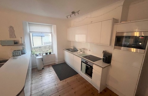 Hope-Cove Apartment | 3 bed apartment in Hope Cove sleeps 6-7 with sea views only 50 yards from beach