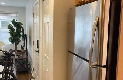 Chicago Apartment | 3 -bed apartment just steps to Lake Michigan