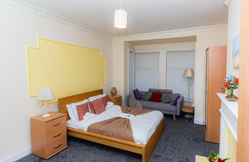 Westoe Apartment | 3 Bed Apartment with Free WiFi and Netflix