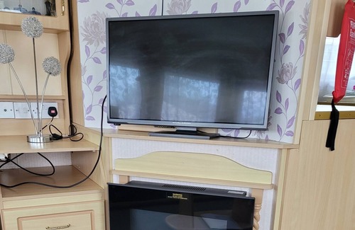 Winestead House | 3 bed caravan approx 10 mins from beach bill 1