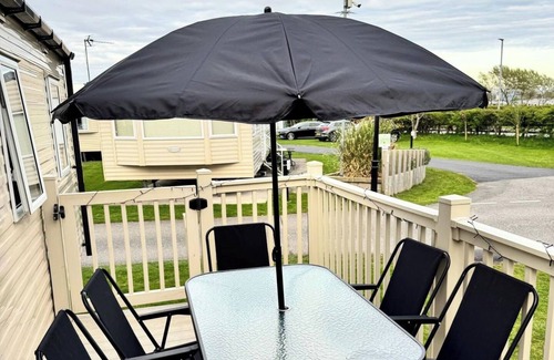 Towyn Cabin | 3 Bed Caravan - Sleeps 6 - Pets - 5 min to Beach