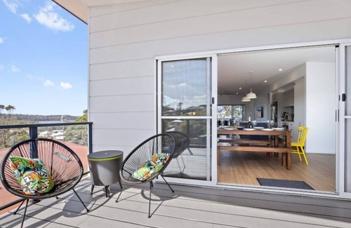 Long Beach House | 3-Bed Coastal Getaway with Direct Beach Access
