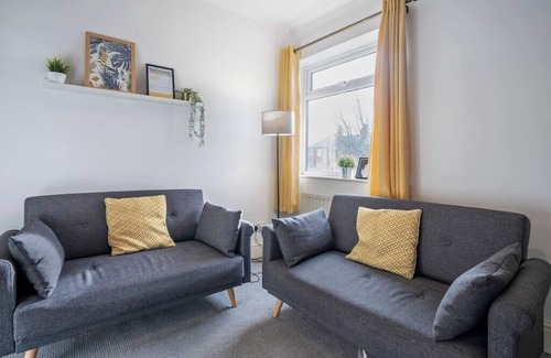 Newcastle-upon-Tyne Apartment | 3 Bed Flat-Close to City Centre