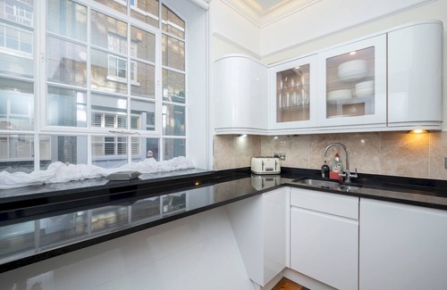 Barbican Apartment | 3-Bed Flat | Ensuite | Near Farringdon & Barbican | Pass the Keys