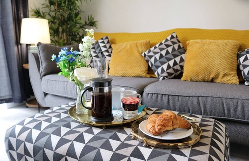 Stafford House | 3 Bed House | Business or Leisure | Free Parking