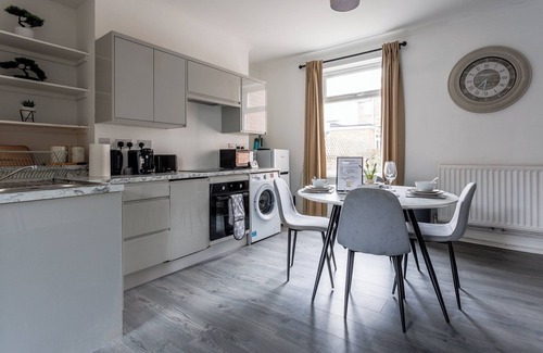 Durham House | 3 Bed House - Sleeps 5 - Parking - Wifi