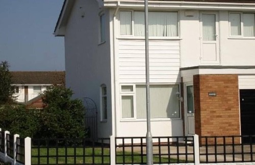 Penrhyn Bay House | 3 Bed House - Sleeps 6 - Garden - Parking - Wifi