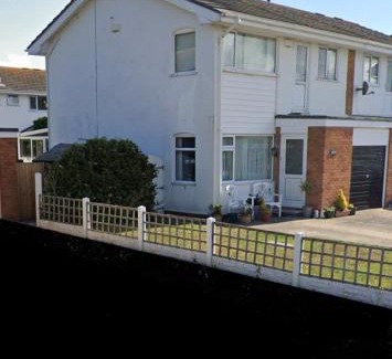 Penrhyn Bay House | 3 Bed House - Sleeps 6 - Garden - Parking - Wifi