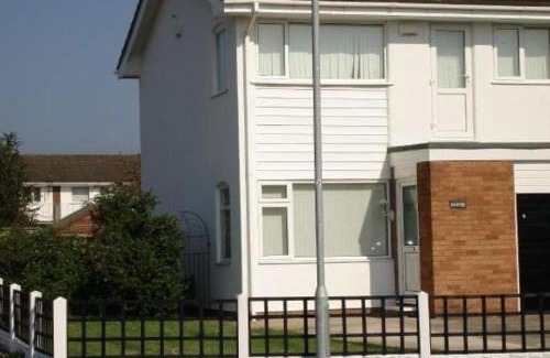 Penrhyn Bay House | 3 Bed House - Sleeps 6 - Garden - Parking - Wifi