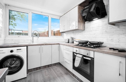 Little Hay House | 3-Bed House, Sleeps 5, Bham Airport, Parking