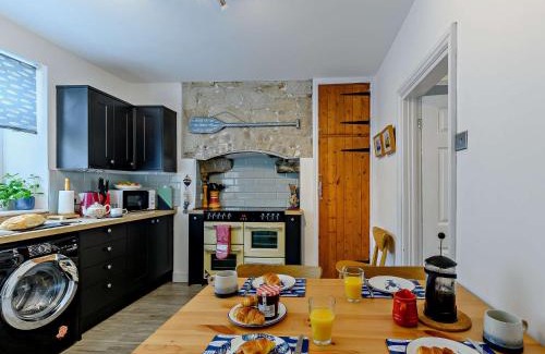 Amble House | 3 Bed in Amble 93015
