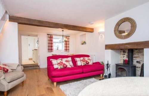 Bridport House | 3 Bed in Burton Bradstock DC055