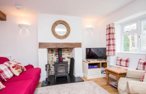 Bridport House | 3 Bed in Burton Bradstock DC055