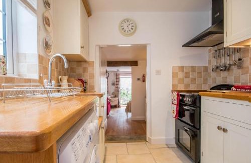Bridport House | 3 Bed in Burton Bradstock DC055